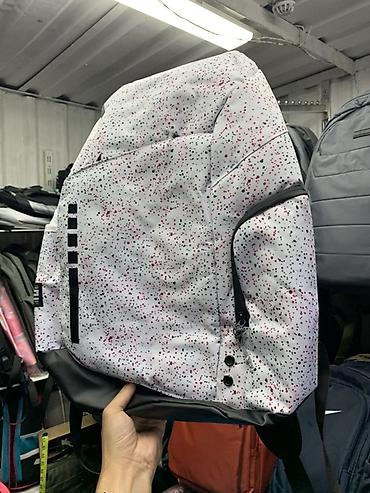 Рюкзактар: Рюкзак Nike с принтом “крап” (белая основа, черно‑красные точки) - — 1