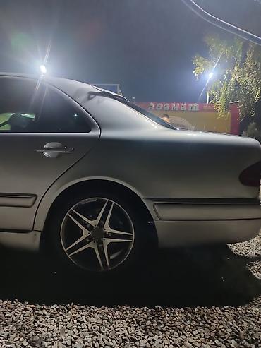 audi 4: Mercedes-Benz E-Class: 1997 г., 4.3 л — 8