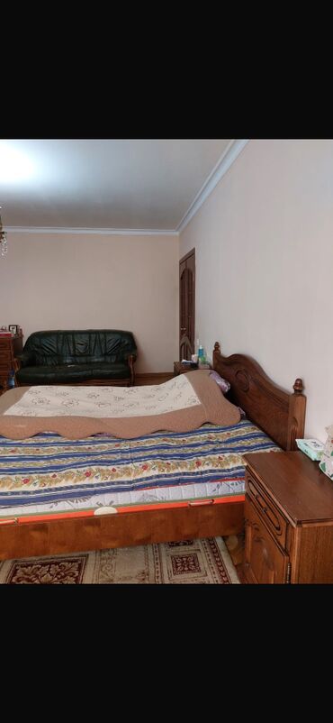 снять квартиру посуточно в баку: Elmlər metrosuna 5 dəqiqəlik piyada məsafədə 1 nəfər xanım otaq