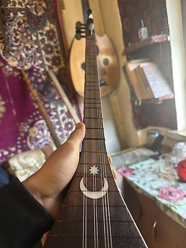 Digər musiqi alətləri: Elektro-çılqılı saz - Korpus: ağacdan hazırlanmış, tünd rəngli, yan — 11