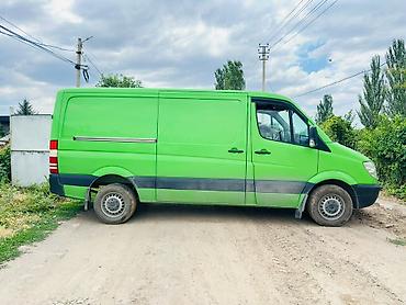 габариты: Mercedes-Benz Sprinter (длинная база), зелёный фургон. Основные — 3