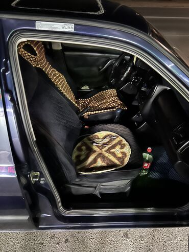 обмен на авто с доплатой: Volkswagen Vento: 1993 г., 1.8 л, Механика, Бензин, Хэтчбэк