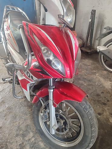 Skuter/moped – Sport dizayn - Korpus rəngi: qırmızı-ağ, idman üslublu