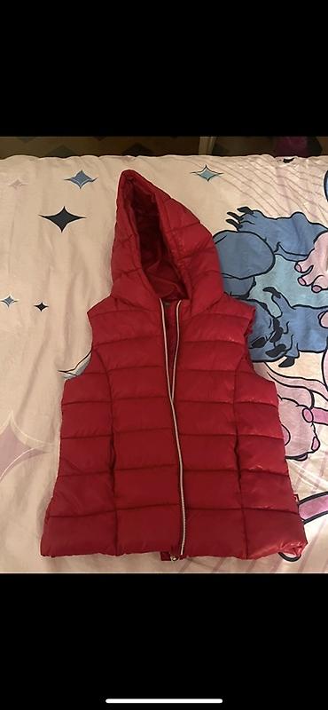 sisme cadirlar: Qızılqırmızı rəngli kapüşonlu şişmə jilet - Model: yüngül şişmə — 1
