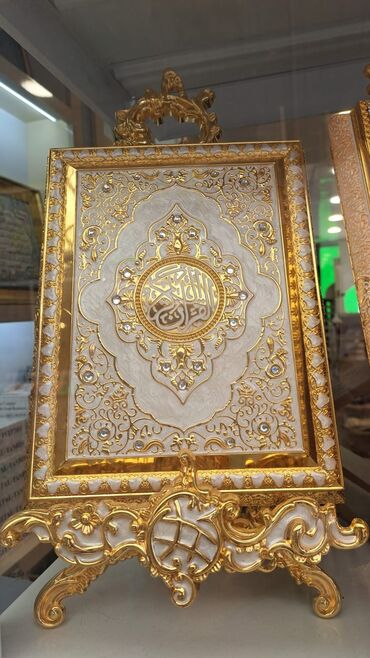 Dini kitablar: .Demir quran qablari 80 manatdan baslayir. Plastik quran qablâri 50 — 11