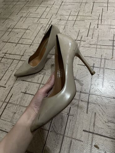 Женская обувь: Туфли 38, цвет - Бежевый