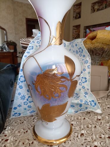 dekorativ guller: Bir vaza, Bogem şüşəsi