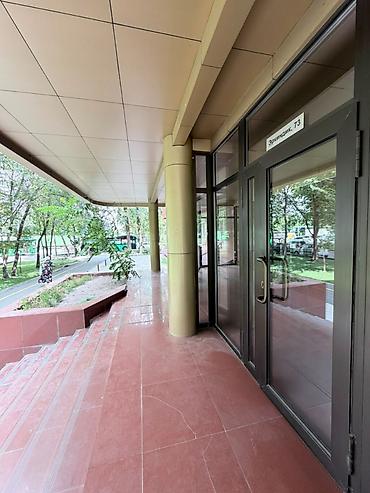 торговый помешение: Аренда офисов, 80 м², В жилом комплексе, 1 линия, С отдельным входом, С отдельным сан узлом — 4