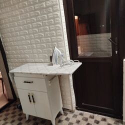 Uzunmüddətli kirayə mənzillər: 2 otaqlı tam əşyalı Kirayə ev verilir.Ev Qara Qarayev tərəfdədir.2 ci — 15