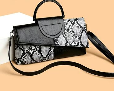 Классические сумки: Продаю сумки 1. Коричневая. Размер 32х25. В комплекте длинный — 2