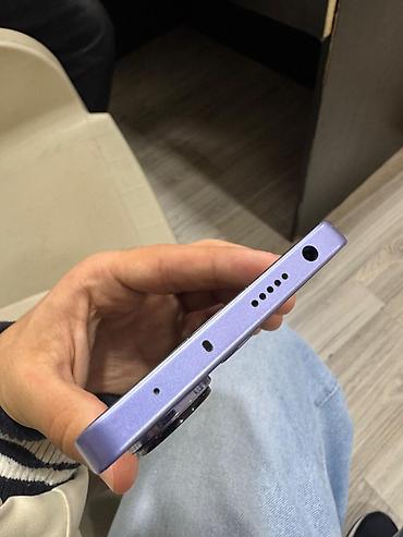 telefon alti: Smartfon – tam ekranlı, nazik çərçivəli dizayn - Ön tərəfdə mərkəzdə — 4