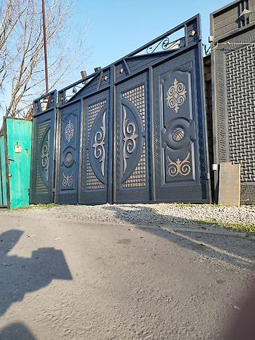 Распашные ворота: Кованые въездные ворота с калиткой - Материал: металл/ковка, сплошное — 3