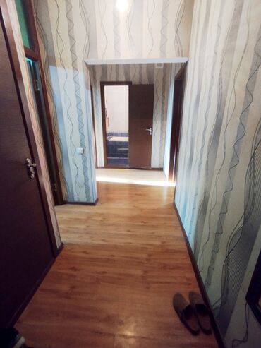 возле: 2 комнаты, 62 м², 106 серия, 1 этаж, Старый ремонт
