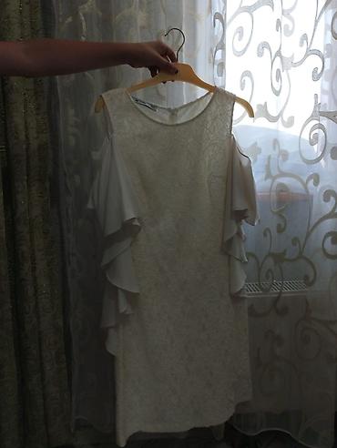 Şəxsi əşyalar: Ağ rəngli zərif qadın donu - Model: qolsuz-kəsimli, çiyin hissələri — 1