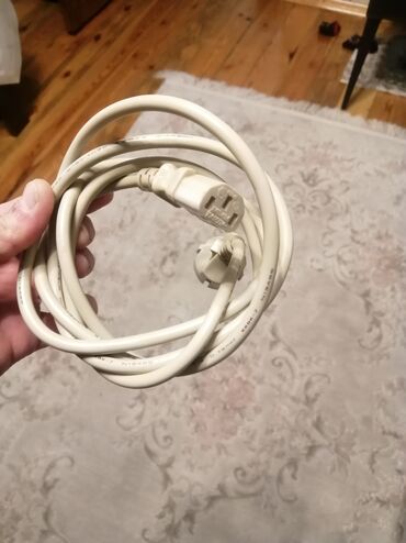 işlənmiş ehtiyat hissələri: Kabel satılır.Monitor, prosessor, printer üçündür. Uzunluğu 1.5