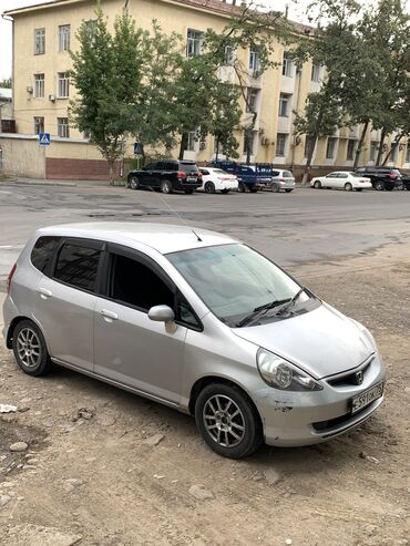 спринтер средный база: Honda Fit: 2001 г., 1.3 л, Вариатор, Бензин, Хэтчбэк