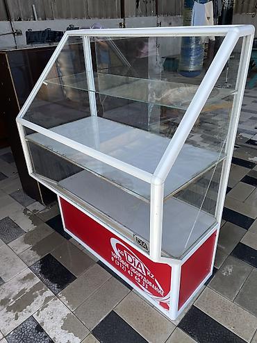 Торговое оборудование: Срочно!Продаю барную стойку(кассовая зона) 3500с Торговую витрину — 4