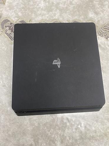 пле: Игровая консоль Sony PlayStation 4 Slim (чёрная) - Форм‑фактор — 1