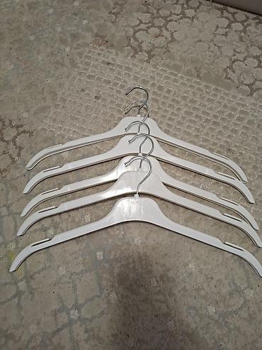 Вешалки: Plastik asılqanlar dəsti - 2 müxtəlif model: düz, çoxməqsədli bej — 4