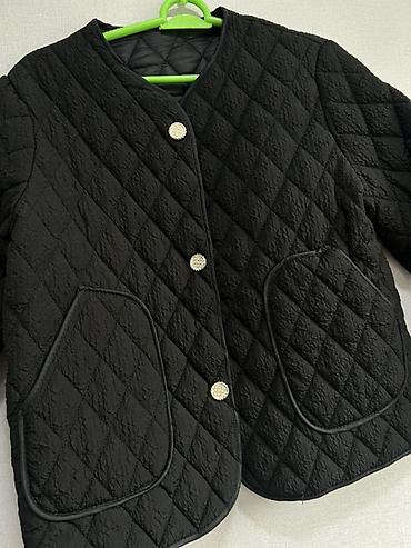 balıqcı geyimi: Qara rəngli qadın şişmə/quilted jaket - Model: düyməli, yuvarlaq — 2