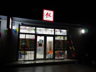 Kommersiya daşınmaz əmlakının satışı: Market yarı qiymetindende aşağı satılır 170 kvmt-dir.En gözel yatırım