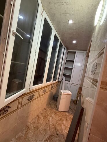 Uzunmüddətli kirayə mənzillər: 1 nəfər otaq yoldaşı lazımdır . Evdə 3 nəfər qız qalır ümumilikdə 4 — 9