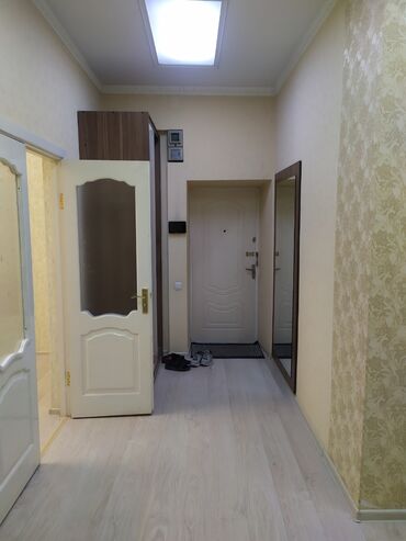 1 ком кв в бишкеке снять в Кыргызстан | Долгосрочная аренда квартир: 3 комнаты, 75 м², Проект Сталинка, 3 этаж, Свежий ремонт, Центральное отопление