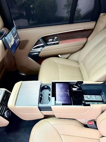 rolls royce phantom: Land Rover Range Rover: 2023 г., 4.4 л, Автомат, Бензин, Внедорожник — 4