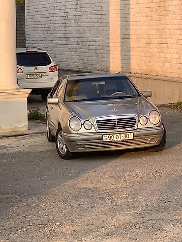 mercedes rol: Mercedes-Benz E 240: 2.4 l | 1997 il Sedan — 5