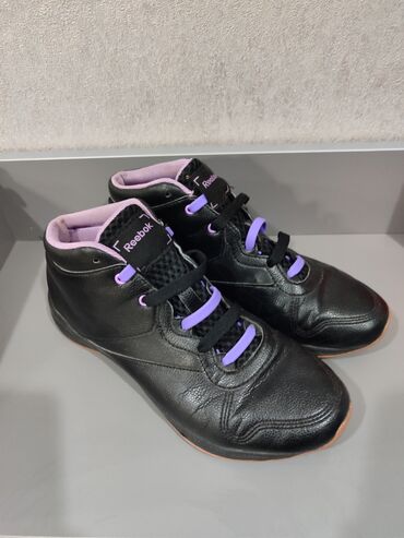 Женская обувь: Ботасы женские reebok оригинал 38 размершнурки резиновые цена 1000