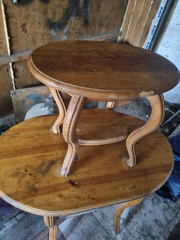 круглый деревянный стол реставрация: 2 столика деревянные в хорошем состоянии. ручной работы