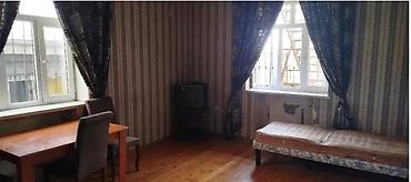 Uzunmüddətli kirayə evlər: İcarəyə verilir: 2 mərtəbəli binanın 1-ci mərtəbəsi. - Plan: 3 otaq — 6