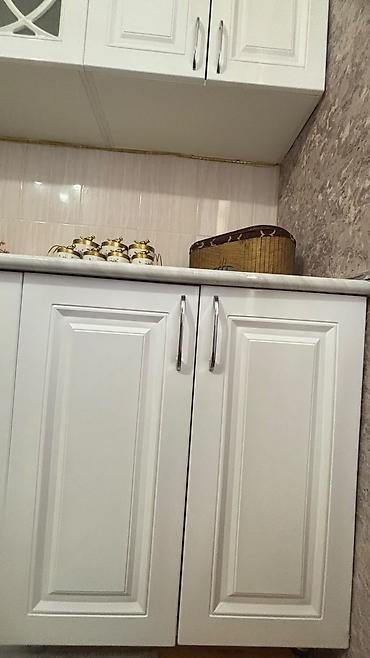 moyka altı: Ağ rəngli mətbəx mebel dəsti - Klassik dizaynlı üst və alt şkaflar — 4
