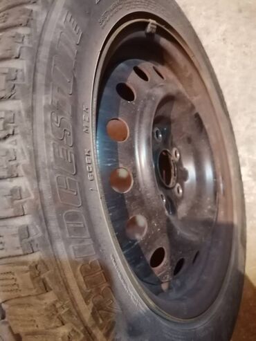 Auto delovi: 4 čelične felne R16 u odličnom stanju sa zimskim gumama i original na lalafo.rs — 1 Auto delovi: 4 čelične felne R16 u odličnom stanju sa zimskim gumama i original — 1