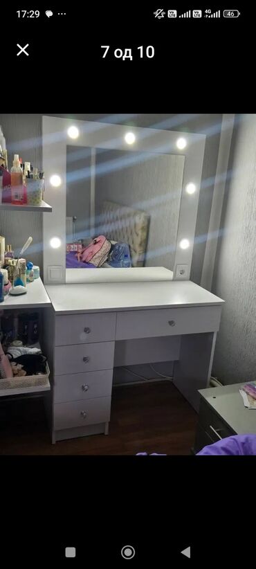 Stolovi: Toaletni sto sa velikim ogledalom i LED sijalicama - Prostran — 7