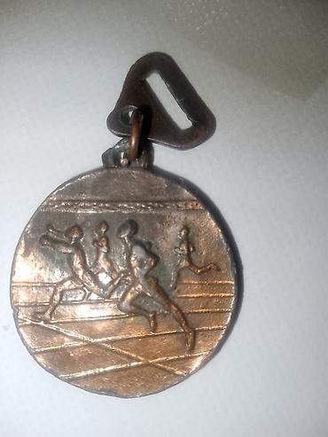 Əntiq əşyalar: Satılır: 2 ədəd köhnə kolleksiya əşyası 1) İdman medalının bəzək — 1