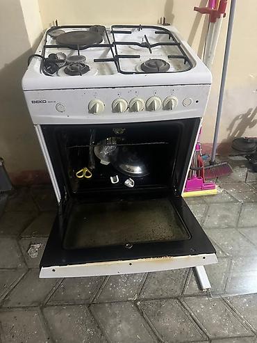 qaz sobasi satilir: - Üst hissə: 3 qaz ocağı + 1 elektrik plitə - İdarəetmə: Ön paneldə — 2