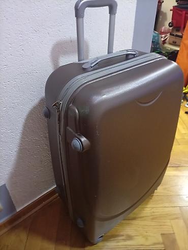 Putni koferi i torbe: Tvrdi kofer na točkiće – veličina velika. oko 75 45 30 — 7
