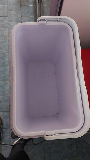 Frižideri: Komad 4000 din. Prijenosni auto frižider/termo kutija (12V) - Boja — 5