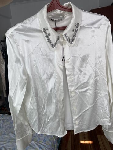 платье zara: Блузка, Однотонный