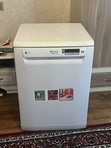 işlənmiş maşınlar: Qabyuyan maşın Hotpoint-Ariston, Tam qabaritli (60 sm.), Ayrıca dayanan, İşlənmiş