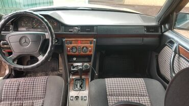 Mercedes-Benz E-Class: 1994 г., 2.2 л, Автомат, Газ, Седан