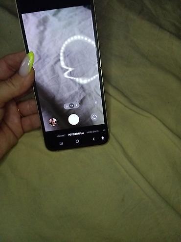 Samsung: Samsung Galaxy Z Flip – zlatna boja - Kompaktan preklopni telefon sa — 10