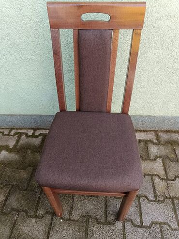 Stolice: Nove stolice iz proizvodnje

 po komadu — 6