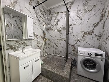 Продажа полдома: Продается двух этажный дом 🏡 Понарамные окна 🪟 250кв 📐 На первом — 15