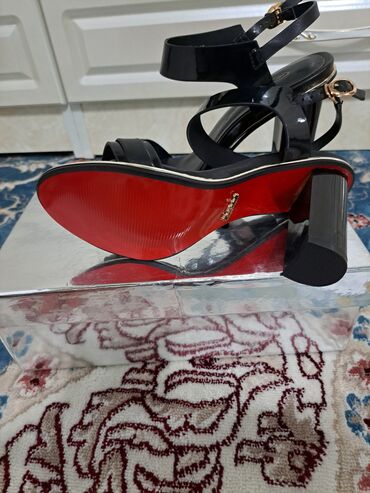 Другая женская обувь: Состояние жаны кийилген эмес марка бренд MarioBerluchi 7000 сом