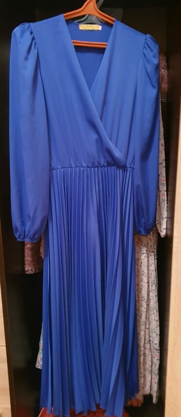 трикотажное платье: Вечернее платье, Длинная модель, Атлас, С рукавами, XL (EU 42)