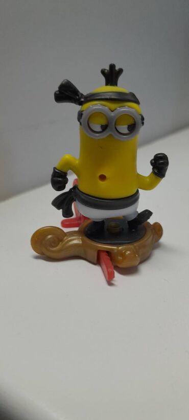 Toys: Φιγούρα Minion δράσης
( περιστρέφεται στη βάση του)