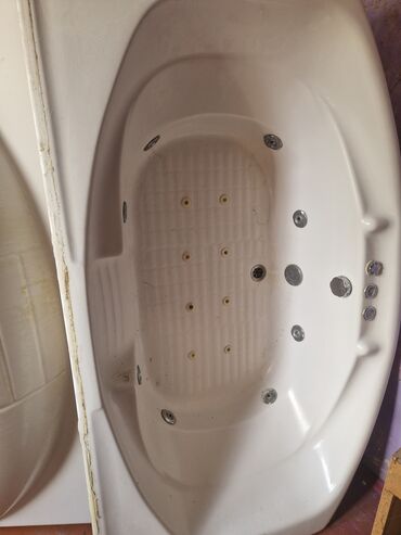 Mətbəx çanaqları: Hidromasajlı akril vanna - Material: parlaq ağ akril, anatomik