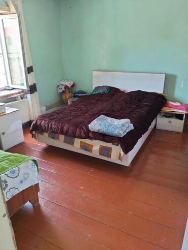 Həyət evləri və villaların satışı: Əmircan qəs. 3 otaqlı, 150 kv. m — 4